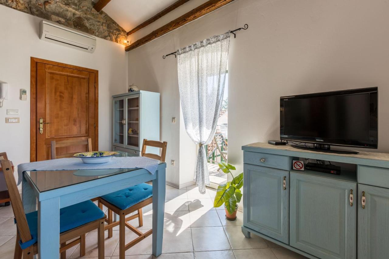 Apartments Casa Saina Ровин Екстериор снимка