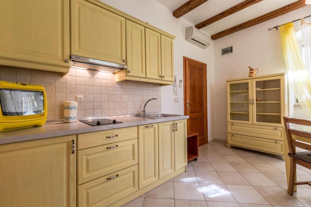Apartments Casa Saina Ровин Екстериор снимка