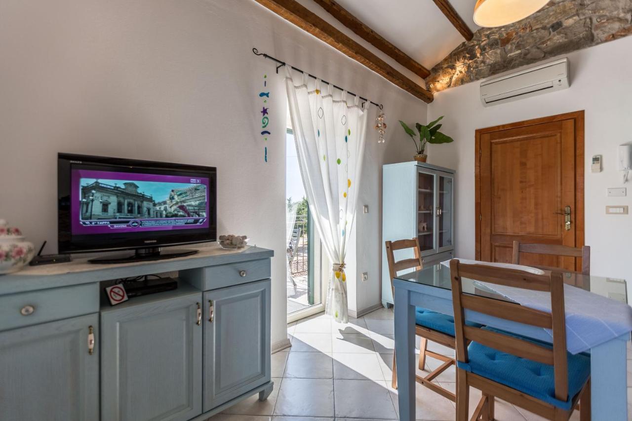 Apartments Casa Saina Ровин Екстериор снимка